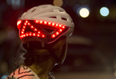 Image de l'article LUMOS : le casque de vélo connecté et intelligent