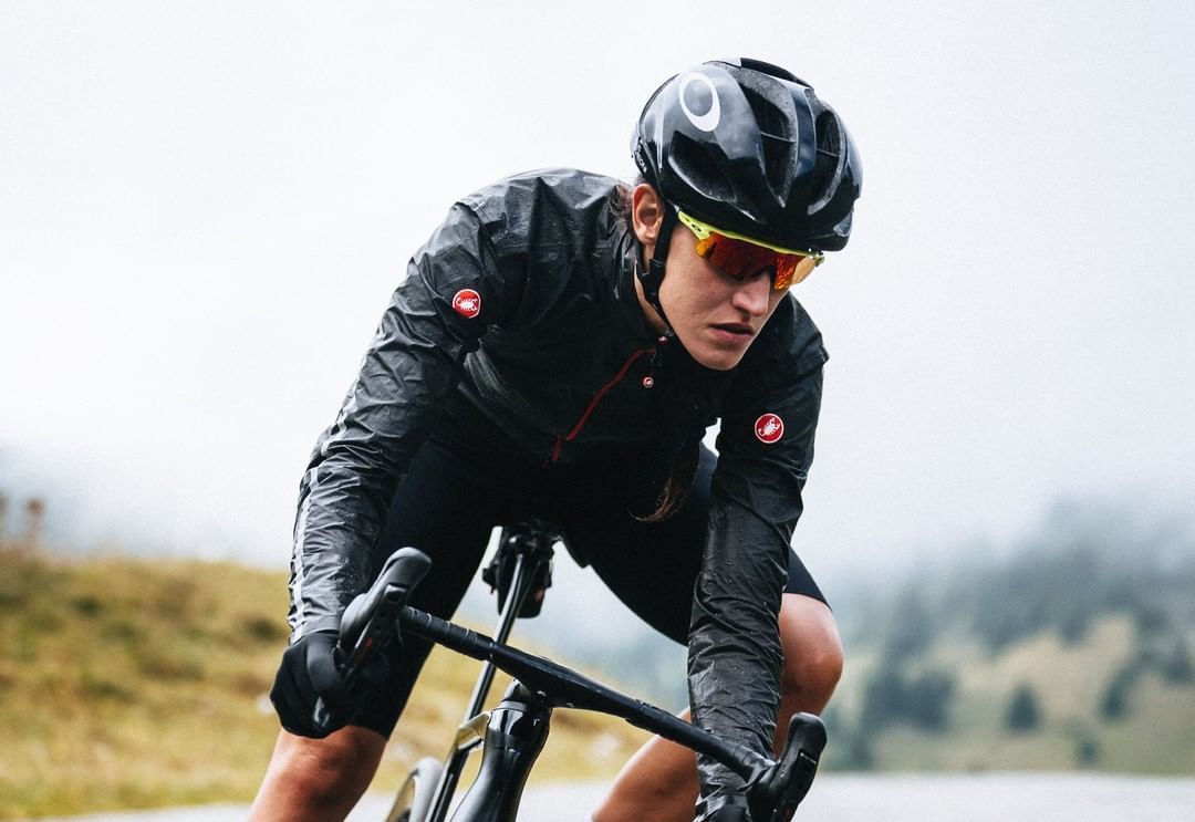 La veste Idro 3 de Castelli parfaite pour apprecier rouler sous la pluie