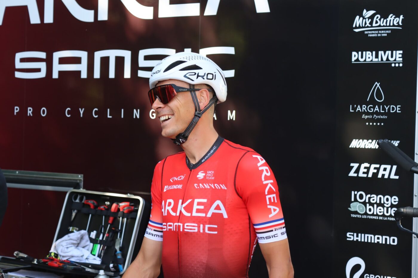 casque-ekoi-arkea-tour-de-france-2022-barguil