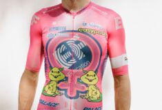 Image de l'article EF Education - Easypost, Palace et Rapha présentent un maillot unique pour le Tour de France 2022