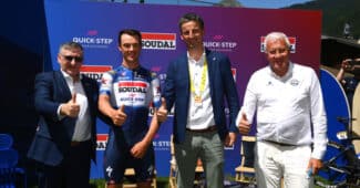 Image de l'article QuickStep – Alpha Vinyl devient Soudal – QuickStep et dévoile son maillot pour la saison 2023.