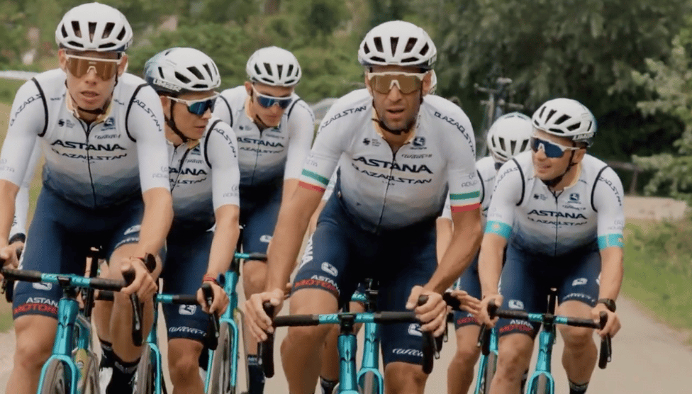 Astana Qazaqstan Team dévoile son maillot spécial pour la Vuelta