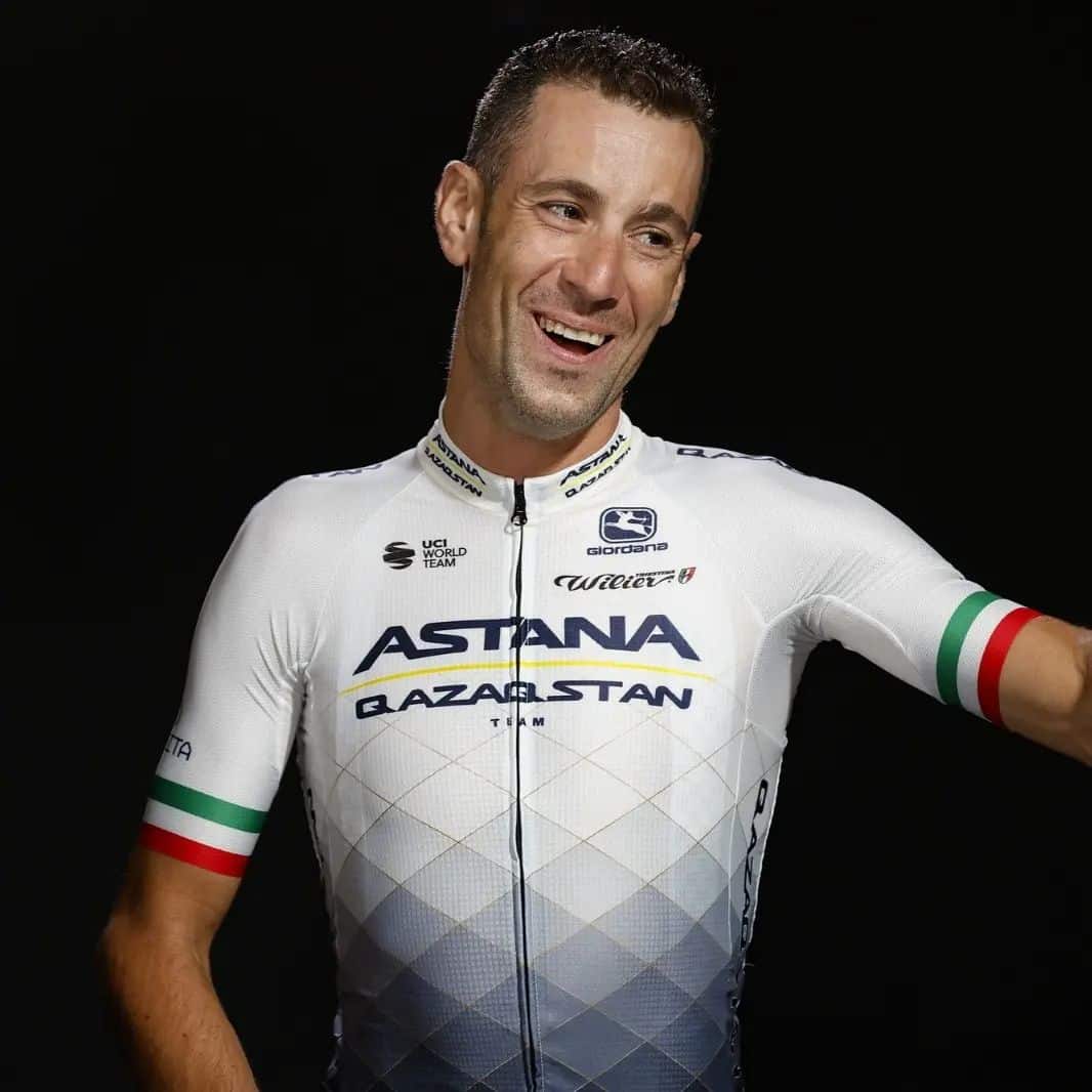 maillot-astana-vuelta-2022-blanc-Nibali