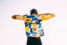 Image de l'article Isadore dévoile une maillot en édition limitée pour soutenir un club ukrainien