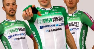 Image de l'article Green Project Bardiani, le maillot 2023 par Alé