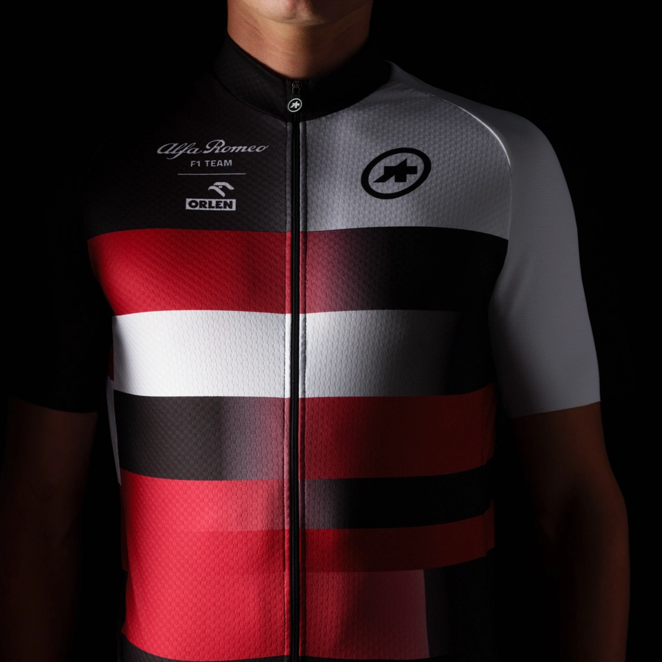 Maillot cyclisme Assos et Alfa Romeo