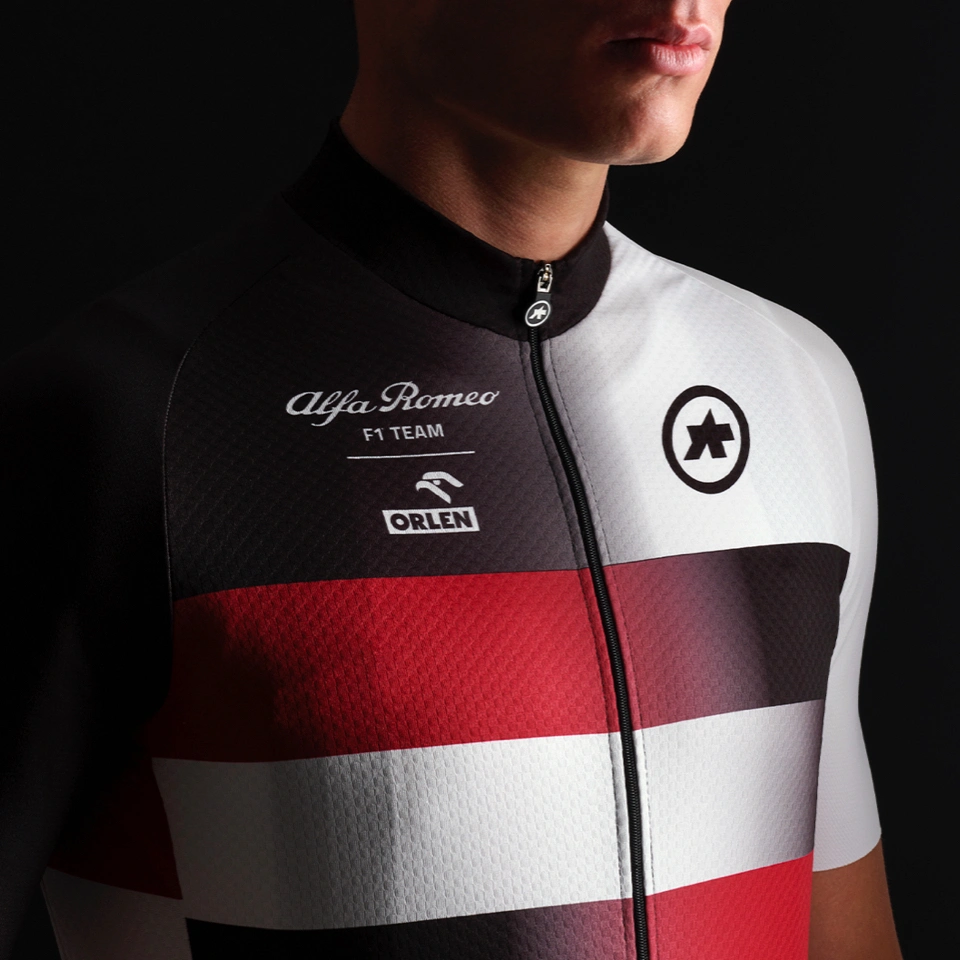 Maillot cyclisme Assos et Alfa Romeo