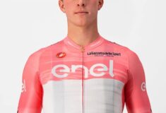 Image de l'article Giro Italia 2023 : présentation du maillot rose