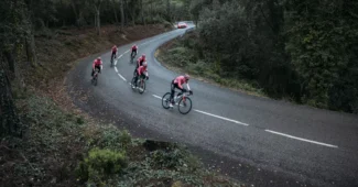 Image de l'article EF Education EasyPost dévoile son nouveau maillot