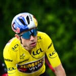 Pourquoi Wout Van Aert court avec un casque Red Bull ?