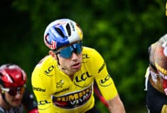 Image de l'article Pourquoi Wout Van Aert court avec un casque Red Bull ?