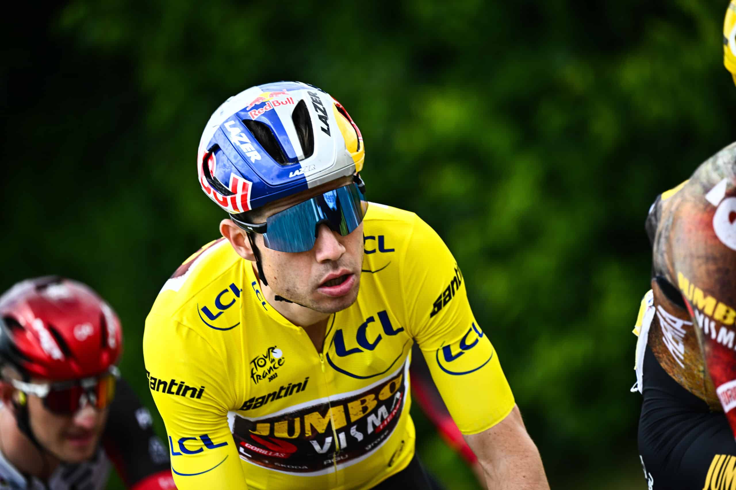 Casque Wout Van Aert pourquoi Red Bull apparaît