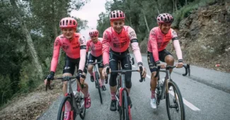 Image de l'article EF Education EasyPost : l’évolution des maillots
