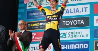 Image de l'article Jumbo Visma : un maillot spécial pour les podiums