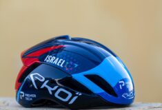 Image de l'article Israël Premier Tech porte un casque spécial sur le Giro d'Italia