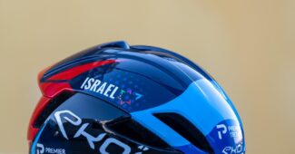 Image de l'article Israël Premier Tech porte un casque spécial sur le Giro d’Italia