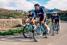 Image de l'article Chaussures Fizik : quels modèles sont portés par l'équipe Movistar ?