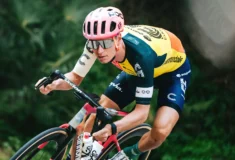 Image de l'article EF Education présente son maillot pour le Giro 2023