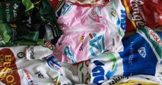 Image de l'article Un ex cycliste professionnel nous présente sa collection de maillots de velo
