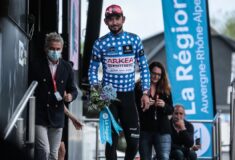 Image de l'article Pourquoi le maillot de meilleur grimpeur est bleu sur le Dauphiné ?
