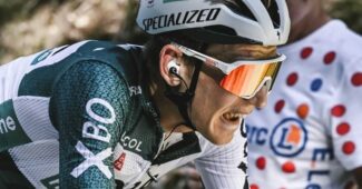 Image de l'article À quoi servent les oreillettes des coureurs sur le Tour de France ?
