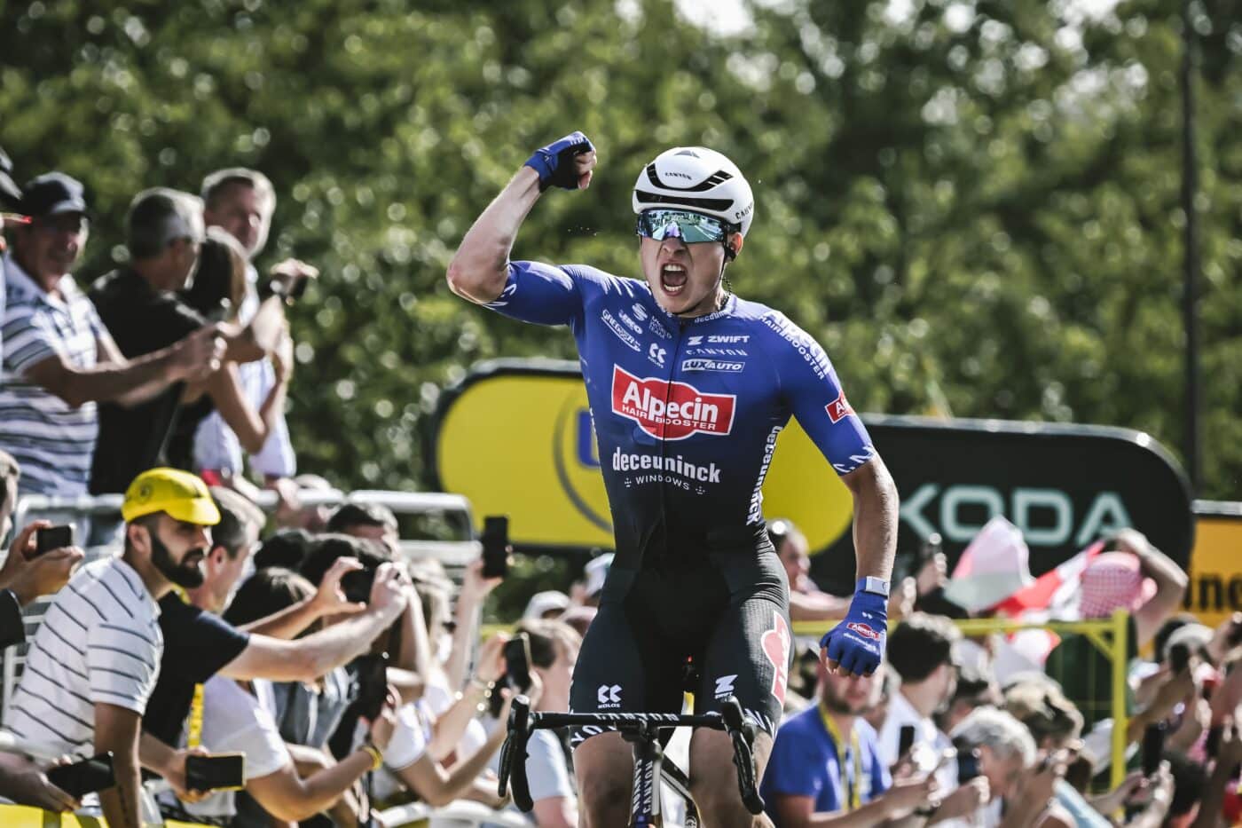 Continental équipe les véhicules officiels du Tour de France avec les