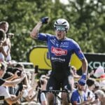Quel est ce bracelet porté par les coureurs du Tour de France ?