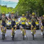 Jumbo Visma a utilisé un nouveau maillot sur les Champs-Élysées
