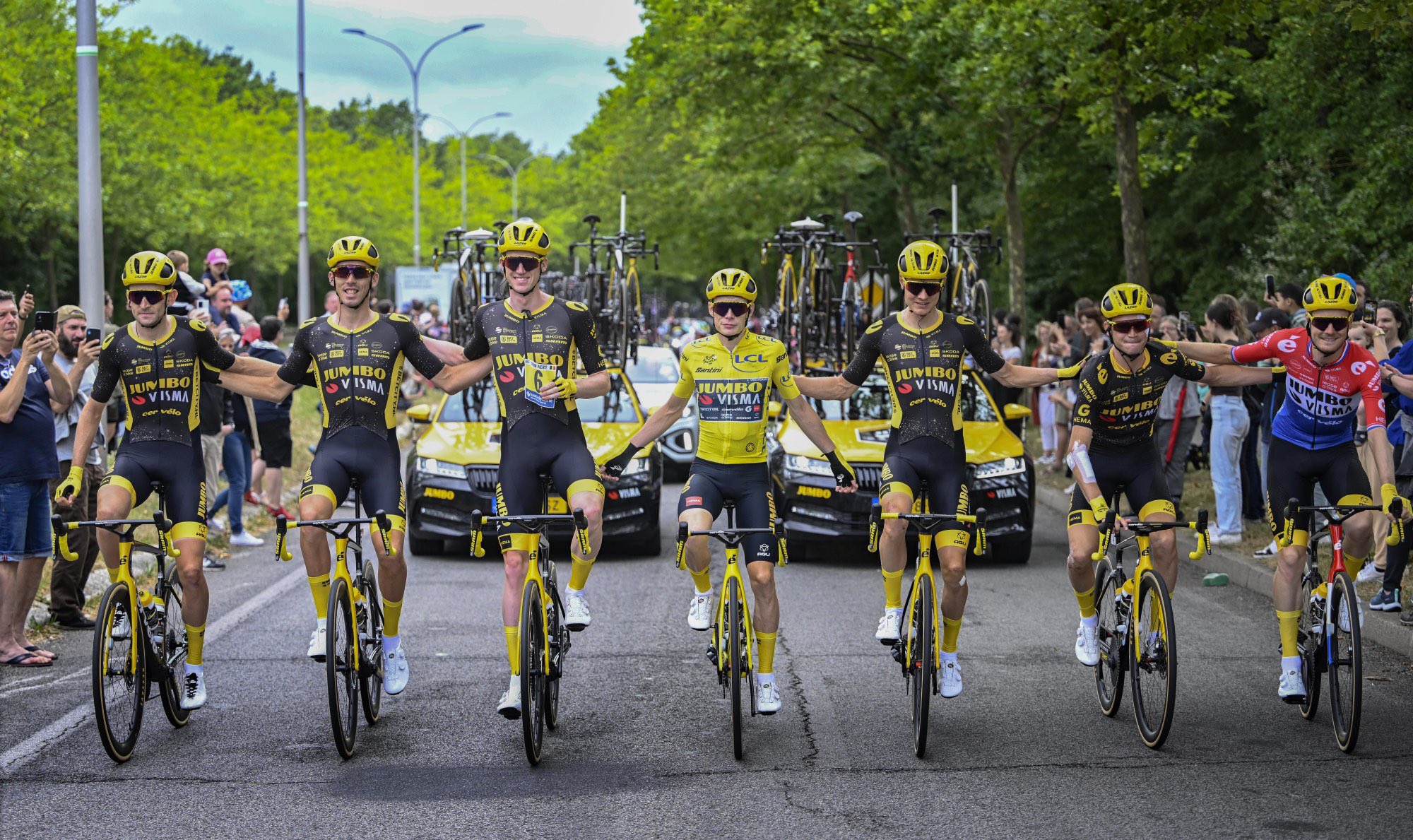 nouveau maillot jumbo visma champs elysees