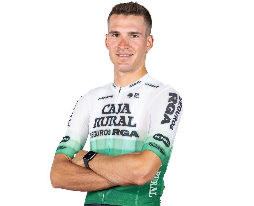 maillot caja rural vuelta 2023