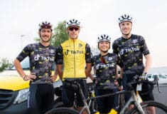 Image de l'article Étape du Tour : présentation du maillot du collectif velopack