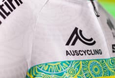 Image de l'article En cyclisme, pourquoi l’Australie porte un maillot blanc, jaune et vert ?