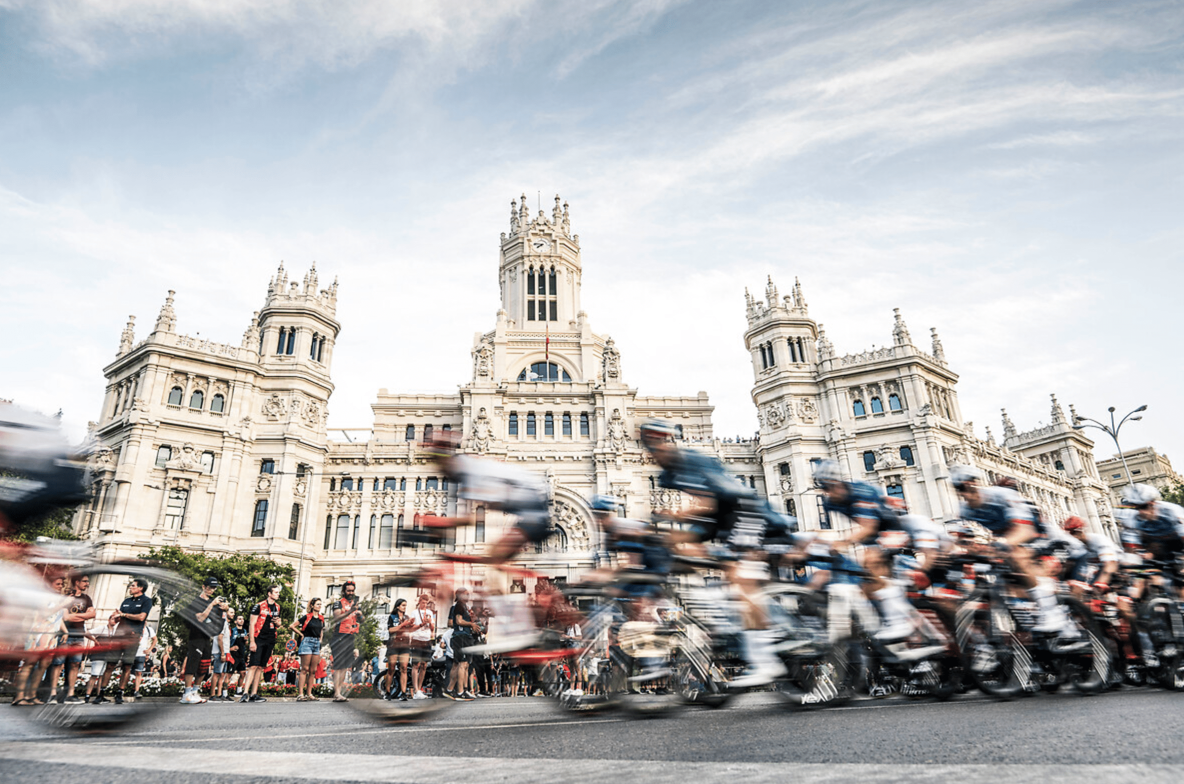 Pourquoi le Tour d'Espagne à récemment changer de date ?