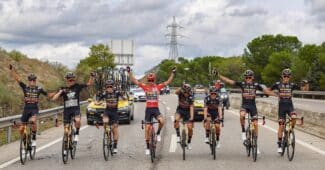 Image de l'article Jumbo-Visma : un maillot collector pour une saison historique