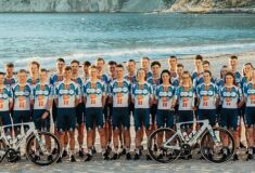 Image de l'article L'équipe DSM-firmenich Post NL révèle officiellement son maillot pour 2024