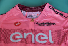 Image de l'article Le Giro d’Italia 2024 dévoile le maillot rose de leader, un symbole entre tradition et hommage