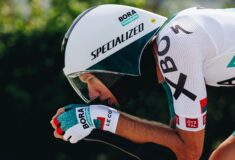 Image de l'article L’Union Cycliste Internationale interdit la cagoule du casque de contre-la-montre Specialized