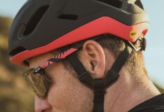 Image de l'article Oakley et Mark Cavendish dévoilent la Encoder Strike en édition Giro d’Italia