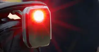 Image de l'article Trek CarBack Radar : Une lumière arrière connectée pour la sécurité des cyclistes