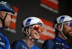 Image de l'article La Groupama FDJ avec un nouveau casque Julbo sur le Critérium du Dauphiné