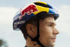 Image de l'article Primoz Roglic déjà avec un casque Red Bull