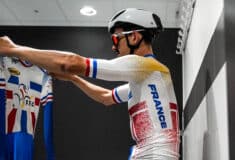 Image de l'article Le maillot de cyclisme de la France porté lors des JO d’Altanta 1996 revisité par Noret pour Paris 2024