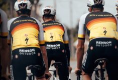 Image de l'article Soudal Quick-Step dévoile un maillot spécial pour les 50 ans de Specialized