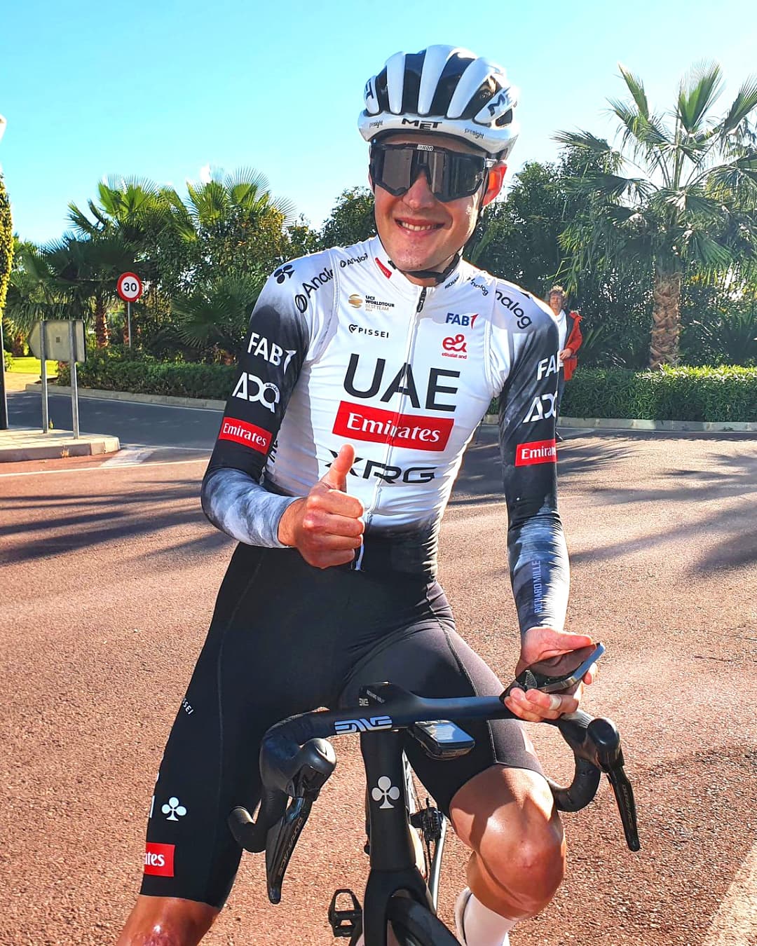UAE Team Emirates dévoile son maillot pour 2025