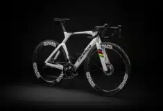 Image de l'article Colnago dévoile son nouveau vélo ultra aéro à plus de 17 000€