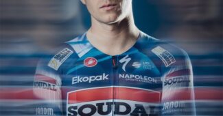 Image de l'article Remco Evenepoel présente son maillot 2025