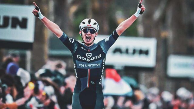 Maillot intégral cycliste GROUPAMA FDJ porté par Mathieu