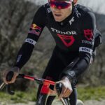 Une montre de dessinée sur le maillot 2025 de la Tudor Pro Cycling Team