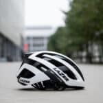 Test casque Lazer Genesis : légèreté, sécurité et confort au sommet ?