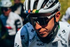 Image de l'article Le casque de Tadej Pogacar est disponible à la vente